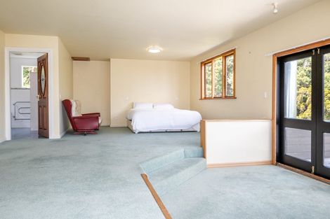 Photo of property in 5 Whiorau Grove, Lowry Bay, Lower Hutt, 5013