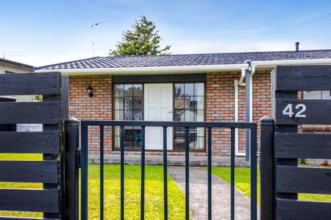 Photo of property in 42 Heta Road, Highlands Park, New Plymouth, 4312