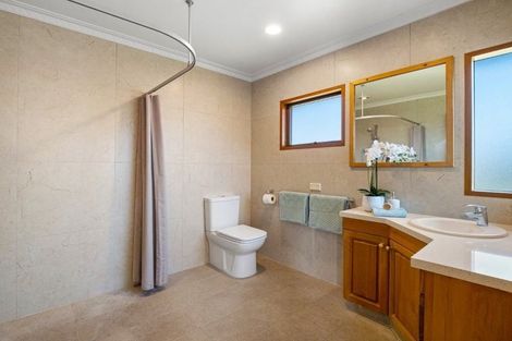 Photo of property in 32 Marine Parade, Mount Maunganui, 3116