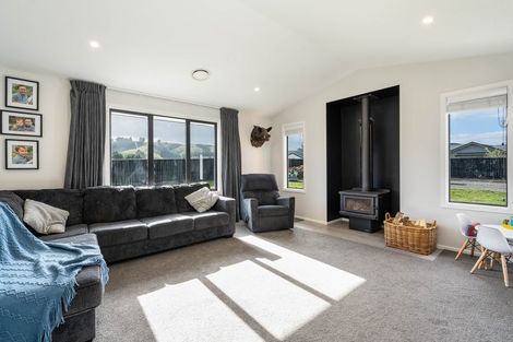 Photo of property in 8 Buckeye Grove, Outram, 9019