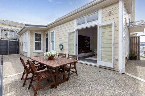 Photo of property in 17 Austin Street, Mount Victoria, Wellington, 6011