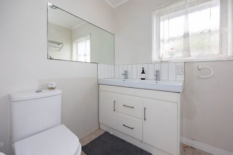 Photo of property in 2 Chelsea View Drive, Chatswood, Auckland, 0626