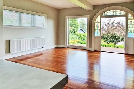 Photo of property in 8 Cobden Road, Bluff Hill, Napier, 4110