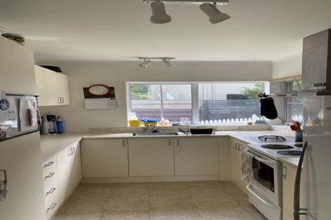 Photo of property in 1/71 Browns Bay Road, Browns Bay, Auckland, 0630