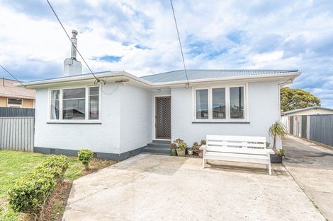Photo of property in 28 Raupo Street, Castlecliff, Whanganui, 4501