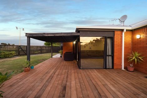 Photo of property in 2/17 Fieldmoor Place, Parklands, Christchurch, 8083