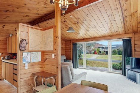 Photo of property in 4 Irwin Place, Kinloch, Taupo, 3377