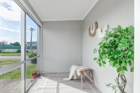 Photo of property in 2 Morgan Street, Castlecliff, Whanganui, 4501