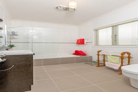 Photo of property in 4164 Great North Road, Glendene, Auckland, 0602