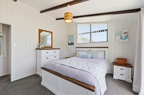 Photo of property in 6 Vela Place, Clarks Beach, 2122