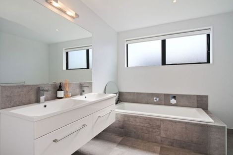 Photo of property in 15 Carder Court, Hobsonville, Auckland, 0618