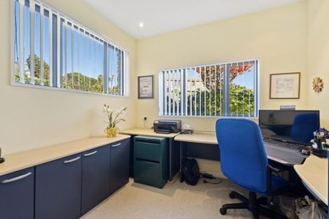 Photo of property in 5 Milward Place, Kelvin Heights, Queenstown, 9300