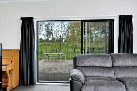 Photo of property in 10 Karaka Street, Inglewood, 4330