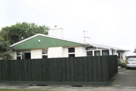 Photo of property in 33 Strathfield Avenue, Dallington, Christchurch, 8061