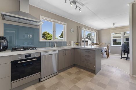 Photo of property in 38 Catlins Crescent, Milson, Palmerston North, 4414