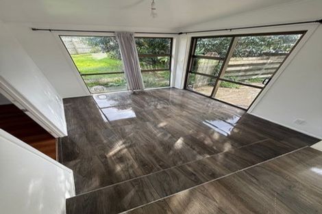 Photo of property in 49 Lauderdale Road, Birkdale, Auckland, 0626