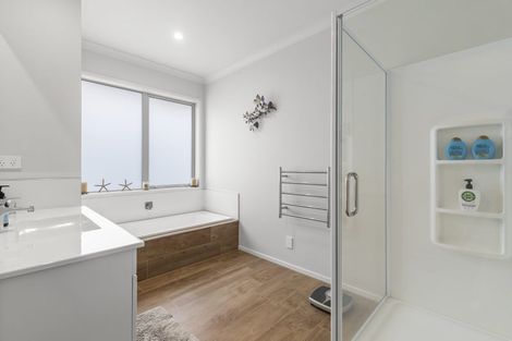 Photo of property in 77 Sandhurst Drive, Papamoa Beach, Papamoa, 3118