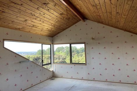 Photo of property in 15 Te Henga Road, Waitakere, Henderson, 0781