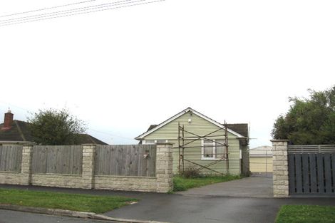 Photo of property in 12 Ealing Street, Northcote, Christchurch, 8052