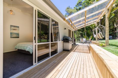 Photo of property in 2a Warner Park Avenue, Laingholm, Auckland, 0604