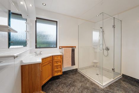 Photo of property in 13 Winstone Place, Highlands Park, New Plymouth, 4312