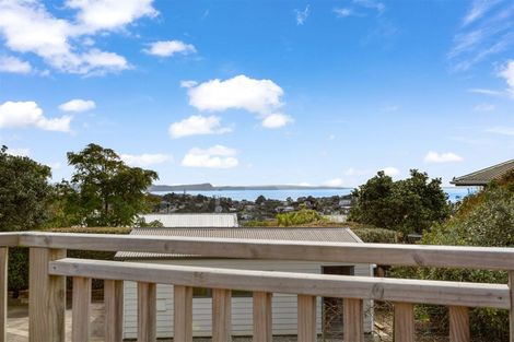 Photo of property in 1 Surf Road, Stanmore Bay, Whangaparaoa, 0932