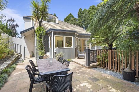 Photo of property in 1/31 Holdaway Avenue, Northcote, Auckland, 0627