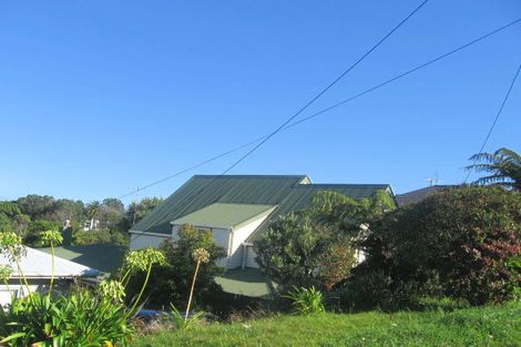 Photo of property in 19 Poto Road, Normandale, Lower Hutt, 5010
