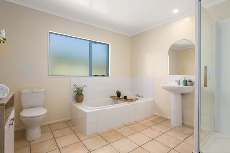 Photo of property in 60 Navigation Drive, Whitby, Porirua, 5024