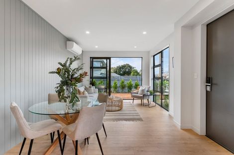 Photo of property in 3b Trafalgar Road, Milford, Auckland, 0620