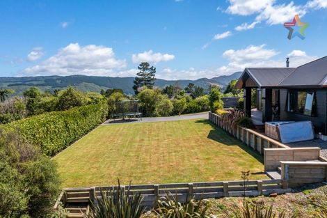 Photo of property in 13 Mount Marua Way, Timberlea, Upper Hutt, 5018