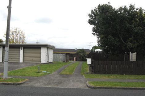 Photo of property in 2/6 Walter Strevens Drive, Conifer Grove, Takanini, 2112