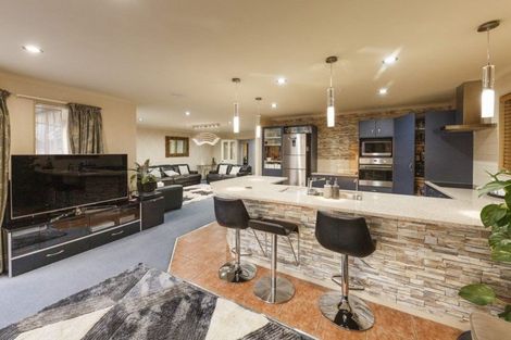 Photo of property in 146 Ruapehu Drive, Fitzherbert, Palmerston North, 4410