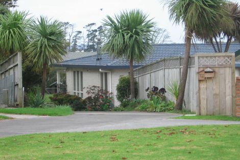 Photo of property in 12 Greenberry Drive, Ranui, Auckland, 0612