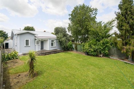 Photo of property in 16 Oxford Street, Hokowhitu, Palmerston North, 4410