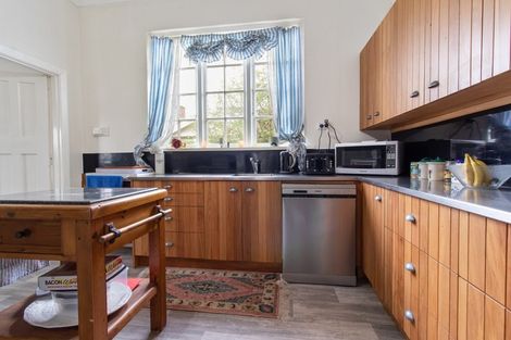 Photo of property in 17 Rhodes Street, Waimate, 7924