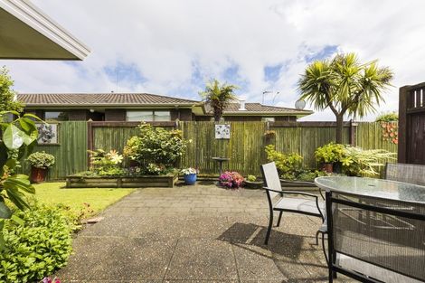 Photo of property in 2 Huhana Court, Hokowhitu, Palmerston North, 4410