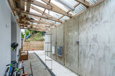 Photo of property in 19 Black Rock Road, Newlands, Wellington, 6037