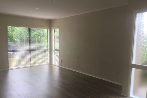 Photo of property in 2 Louise Place, West Harbour, Auckland, 0618