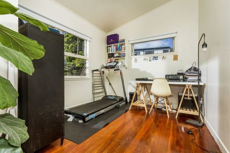 Photo of property in 1/16a Bardia Street, Belmont, Auckland, 0622