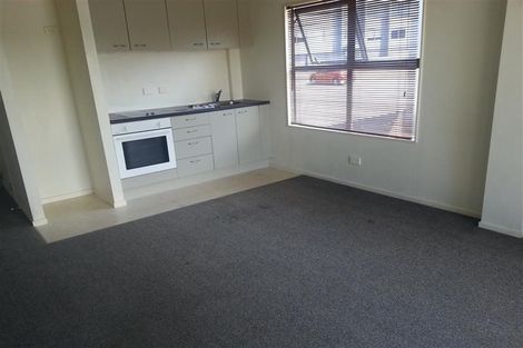 Photo of property in 4/83 Portage Road, New Lynn, Auckland, 0600