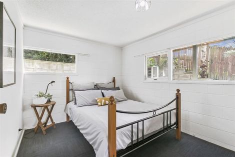 Photo of property in 603 Glenfield Road, Totara Vale, Auckland, 0629