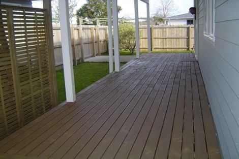 Photo of property in 16 Tiri Tiri Road, Birkdale, Auckland, 0626