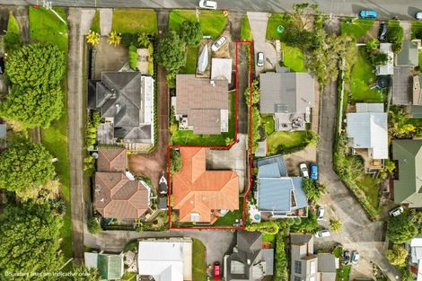 Photo of property in 2/87 Island Bay Road, Beach Haven, Auckland, 0626
