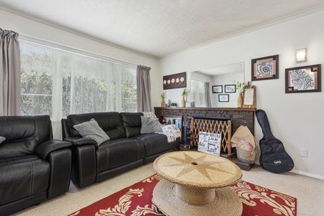 Photo of property in 13 Heretaunga Square, Silverstream, Upper Hutt, 5019