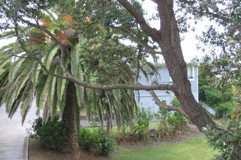 Photo of property in 17 Beach Road, Castor Bay, Auckland, 0620
