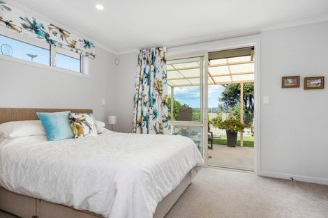 Photo of property in Waterview Estate, 18/4 Greystone Place, Omokoroa, 3114
