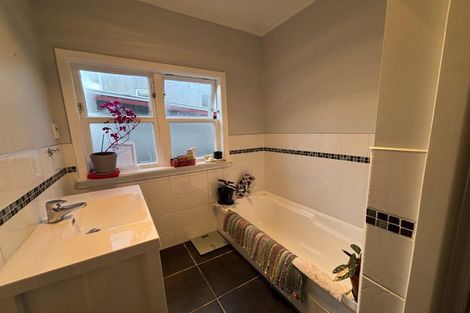 Photo of property in 1 Durie Vale Road, Durie Hill, Whanganui, 4500