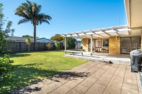 Photo of property in 10 Donzella Place, Conifer Grove, Takanini, 2112