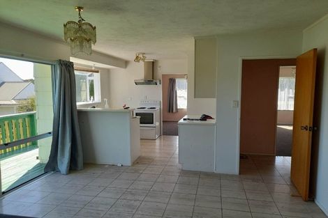Photo of property in 16 Leaming Place, Clarks Beach, 2122